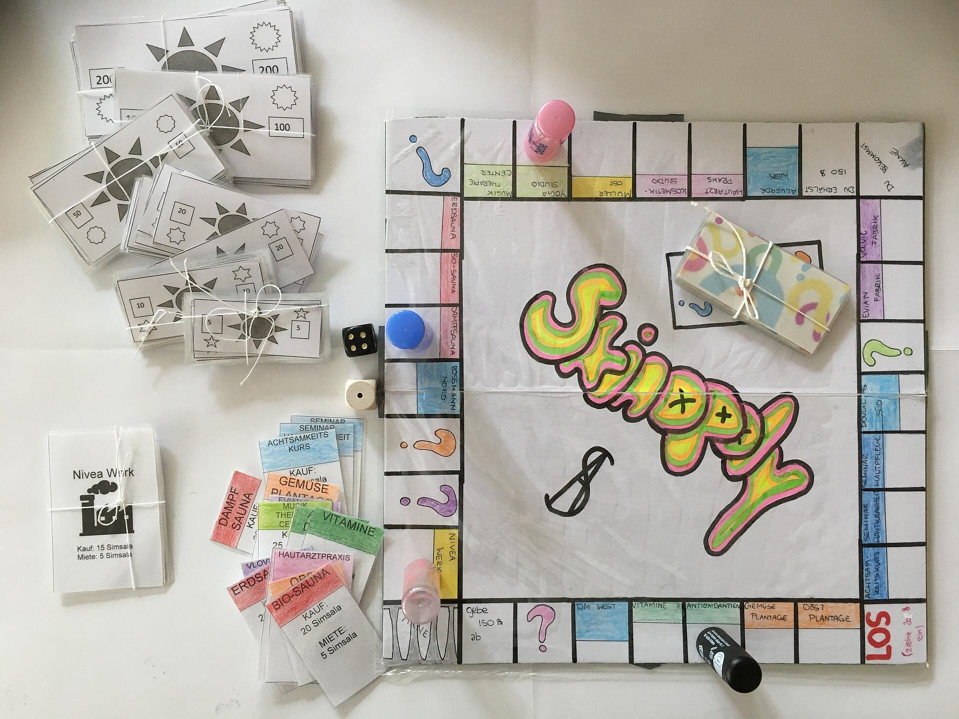 Brettspiel mit dem Namen "Skinopoly". Aufbau und Spielteile ähnlich wie bei Monopoly.